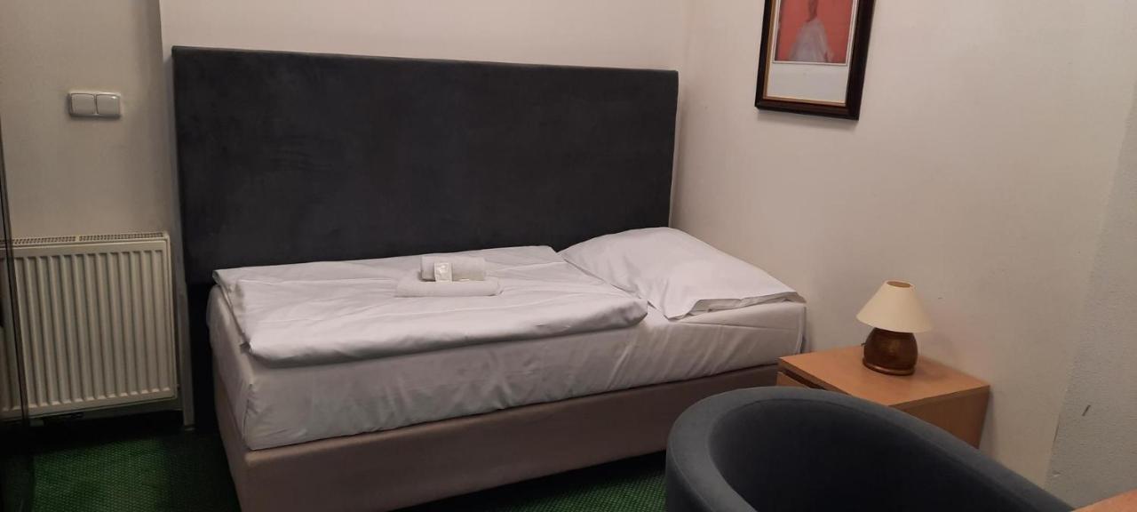 Corner Hotel U Divadla*** - Znojmo Dış mekan fotoğraf