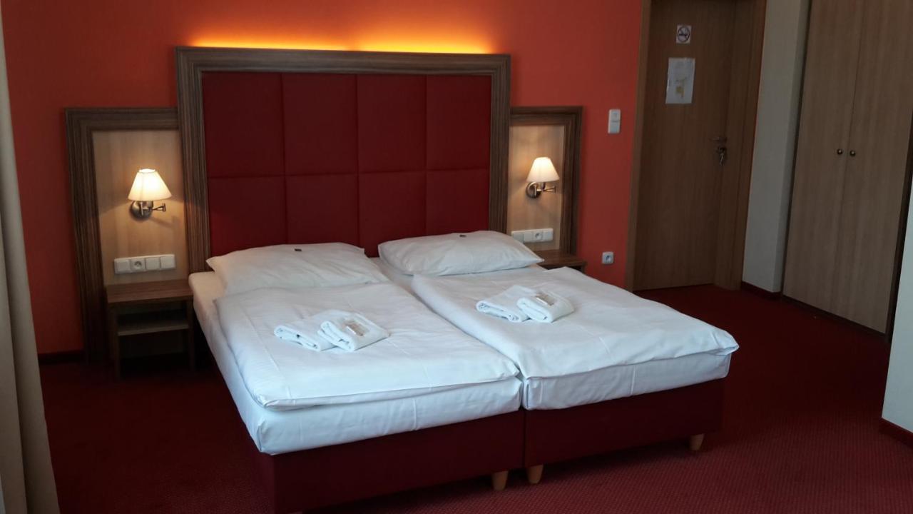 Corner Hotel U Divadla*** - Znojmo Dış mekan fotoğraf