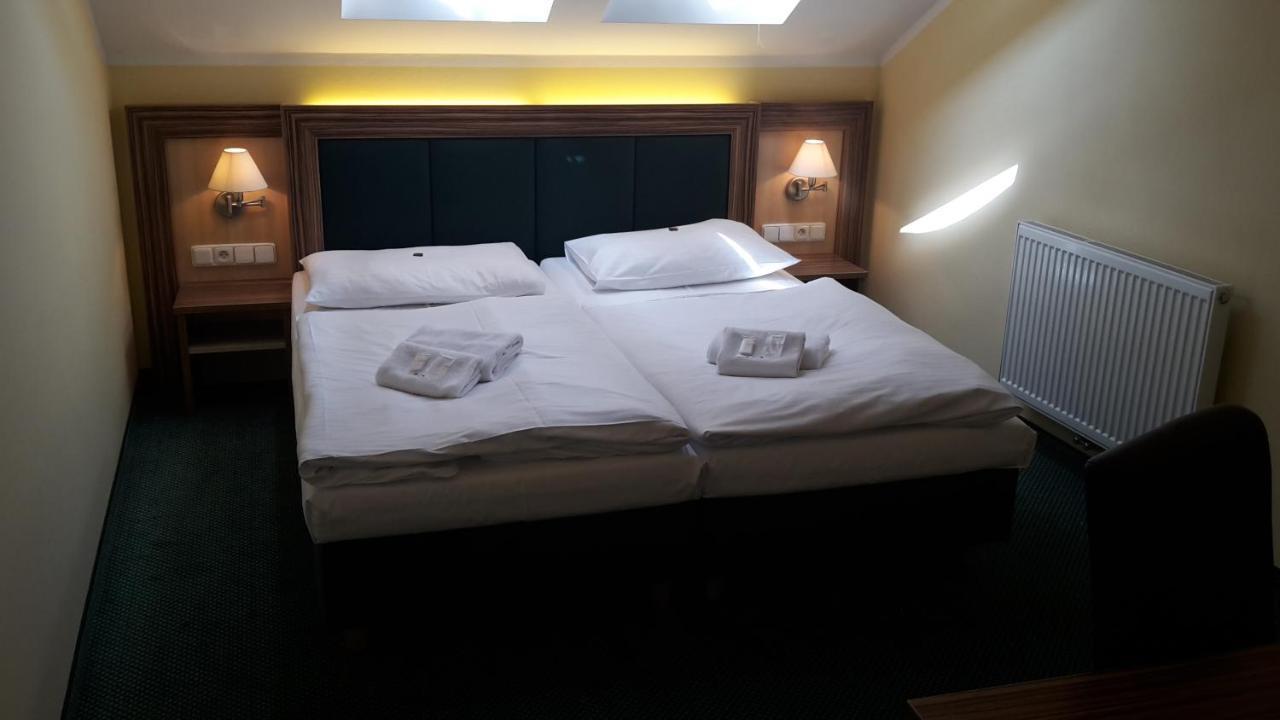 Corner Hotel U Divadla*** - Znojmo Dış mekan fotoğraf