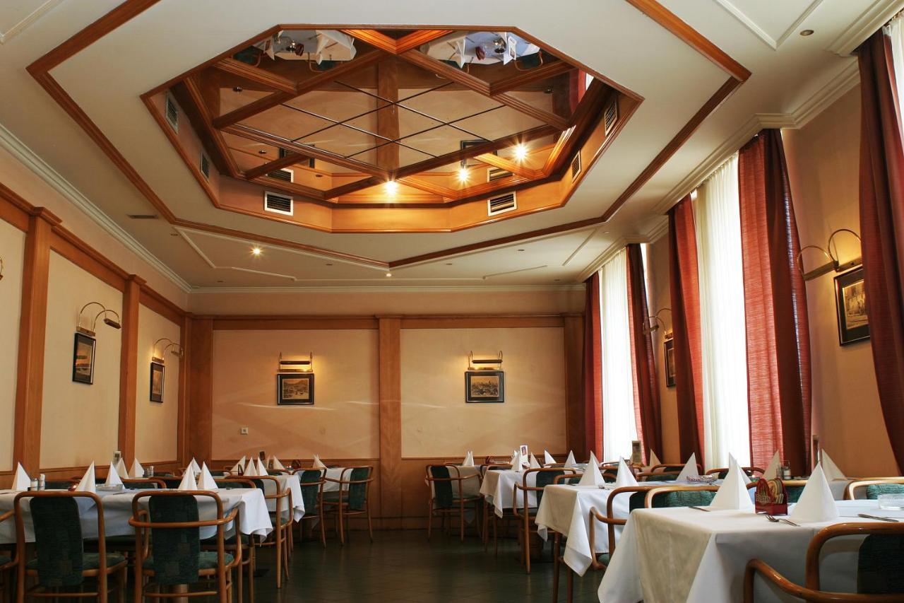 Corner Hotel U Divadla*** - Znojmo Dış mekan fotoğraf