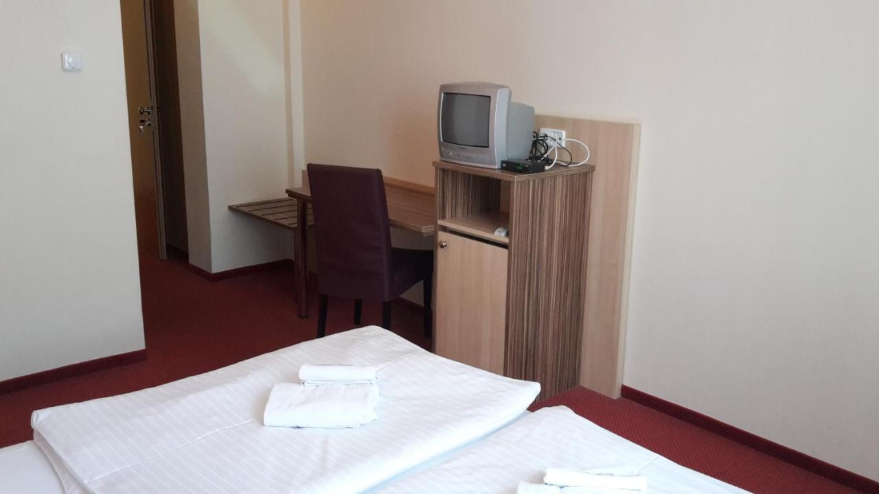 Corner Hotel U Divadla*** - Znojmo Dış mekan fotoğraf