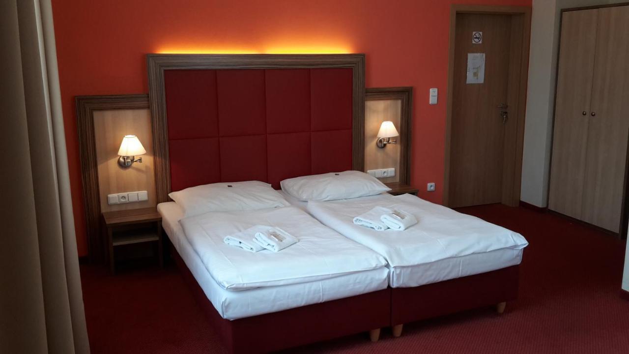 Corner Hotel U Divadla*** - Znojmo Dış mekan fotoğraf