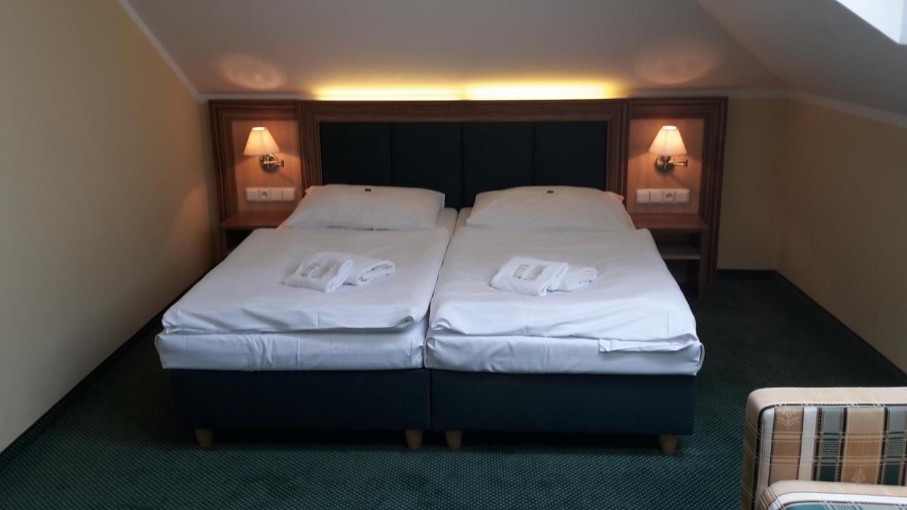 Corner Hotel U Divadla*** - Znojmo Dış mekan fotoğraf