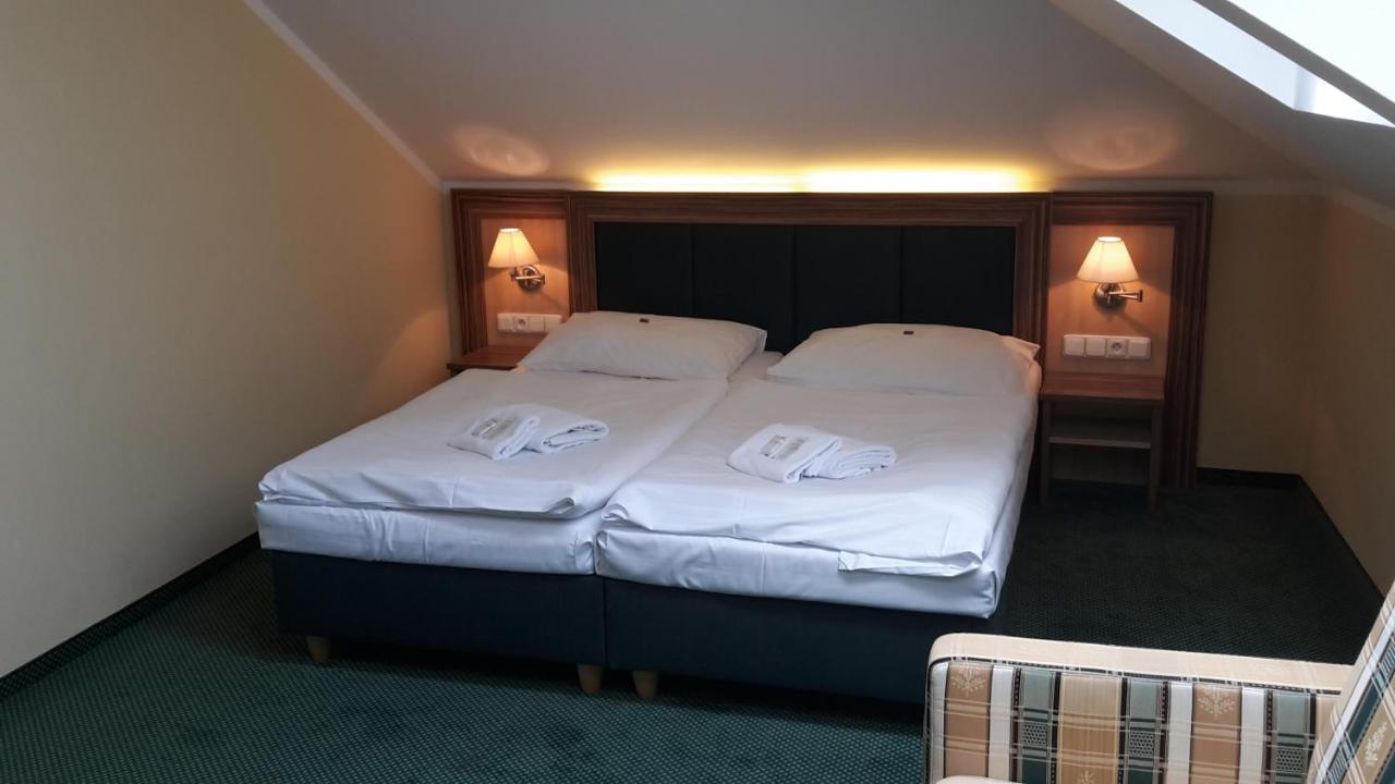 Corner Hotel U Divadla*** - Znojmo Dış mekan fotoğraf