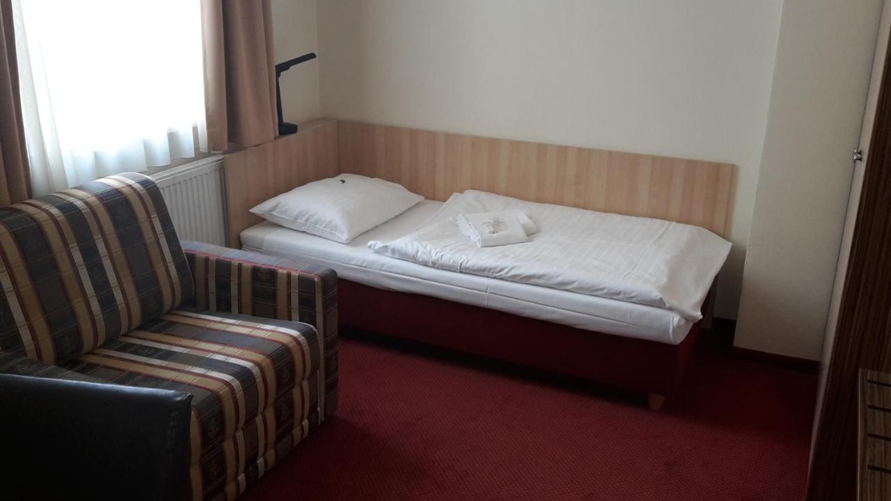 Corner Hotel U Divadla*** - Znojmo Dış mekan fotoğraf
