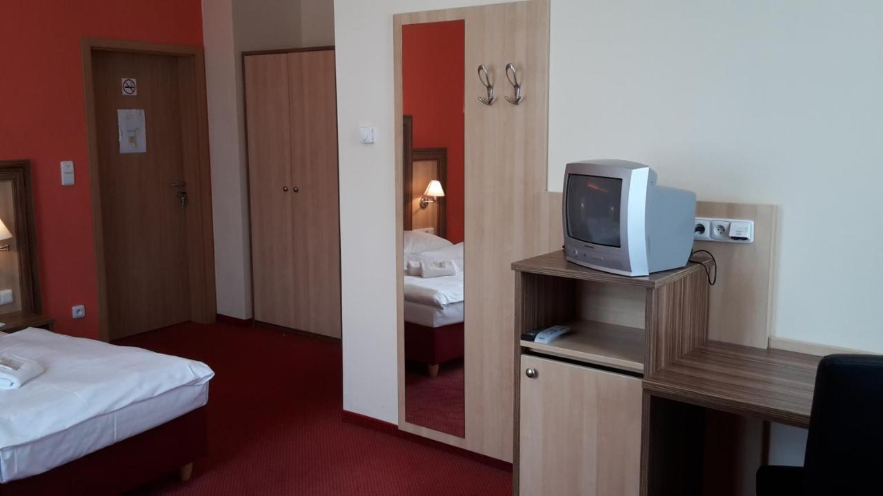 Corner Hotel U Divadla*** - Znojmo Dış mekan fotoğraf
