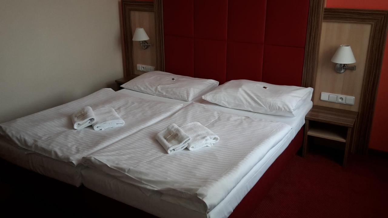 Corner Hotel U Divadla*** - Znojmo Dış mekan fotoğraf