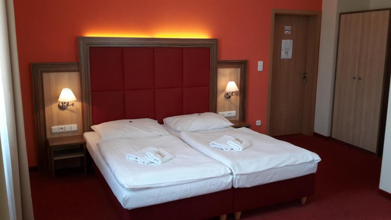 Corner Hotel U Divadla*** - Znojmo Dış mekan fotoğraf