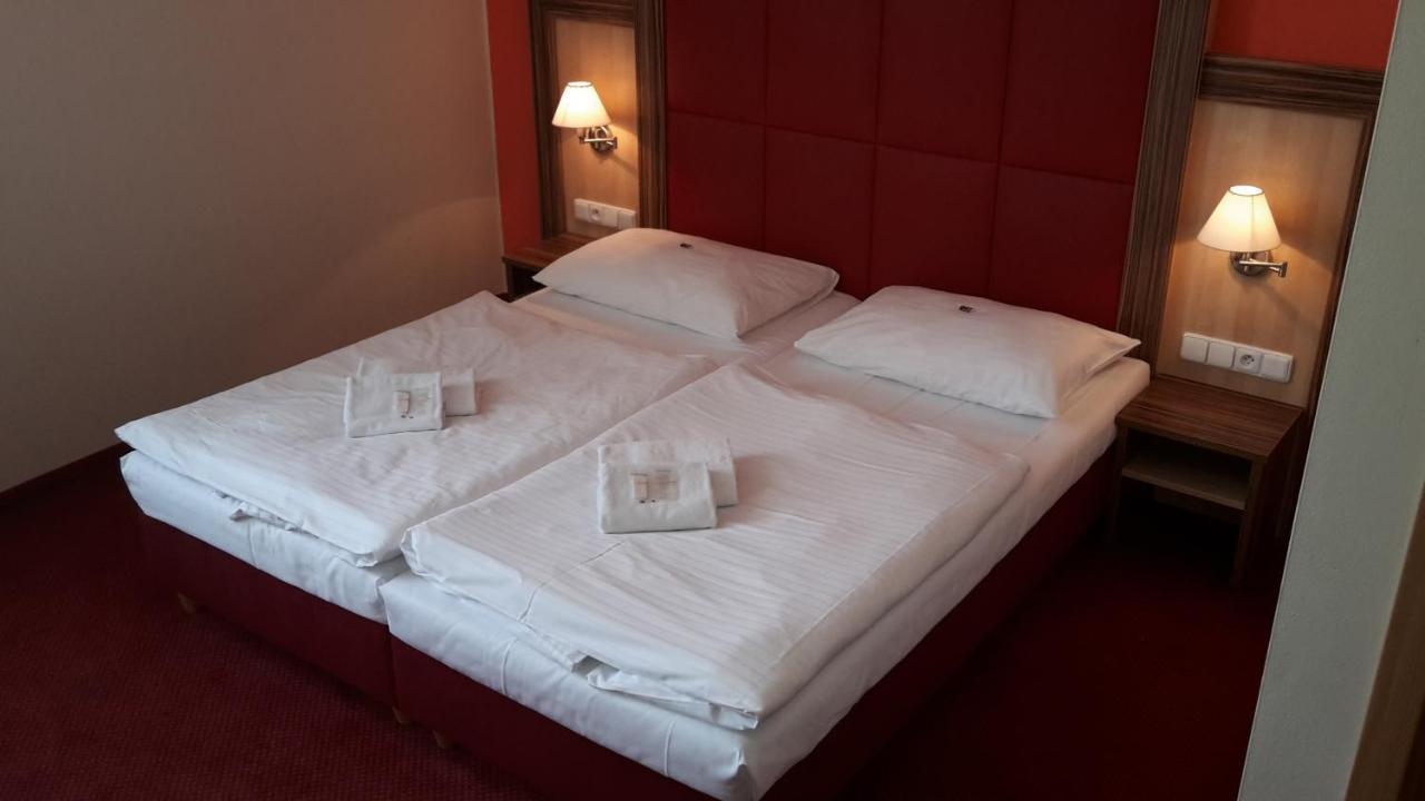 Corner Hotel U Divadla*** - Znojmo Dış mekan fotoğraf