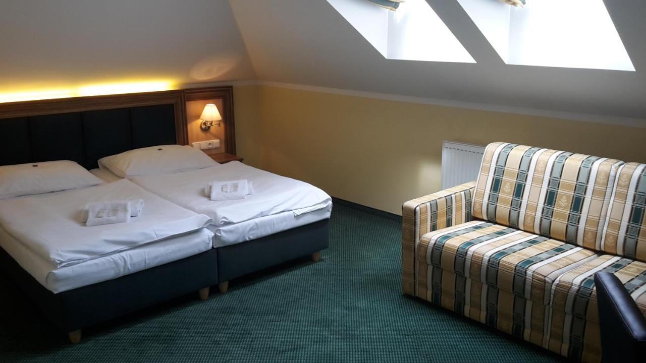 Corner Hotel U Divadla*** - Znojmo Dış mekan fotoğraf