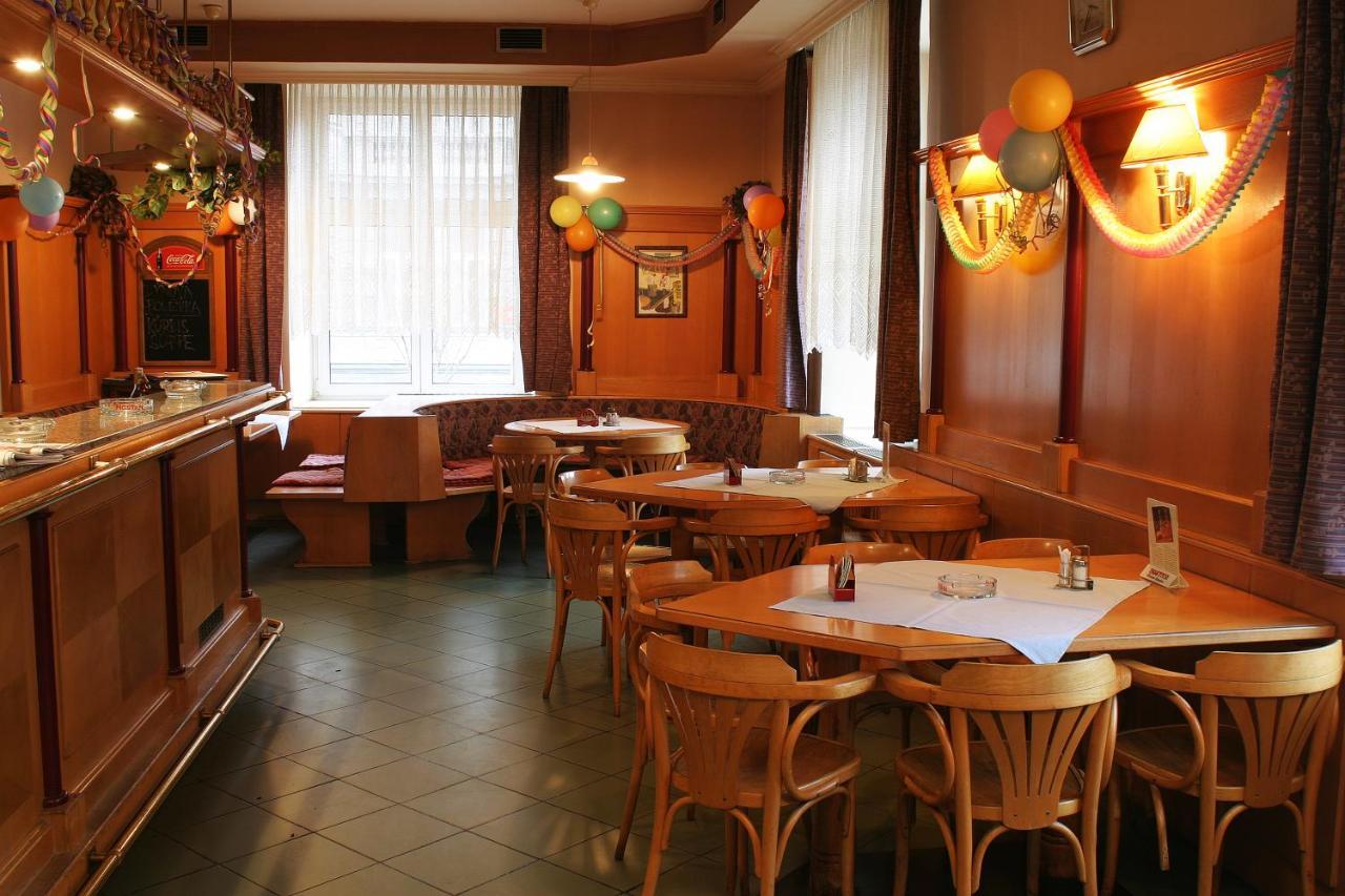 Corner Hotel U Divadla*** - Znojmo Dış mekan fotoğraf
